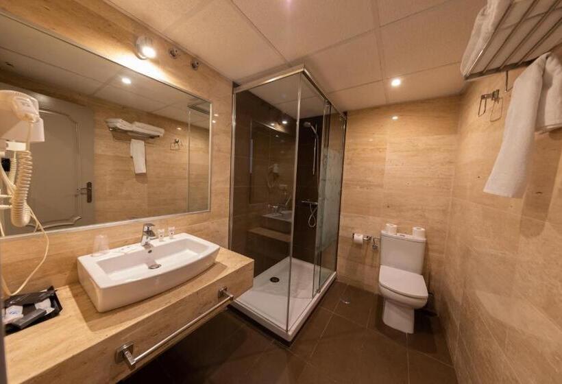 Трехместный Номер Стандарт с Балконом, Casablanca