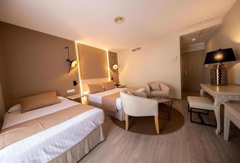 Quarto Triplo Estandar com Sacada, Casablanca