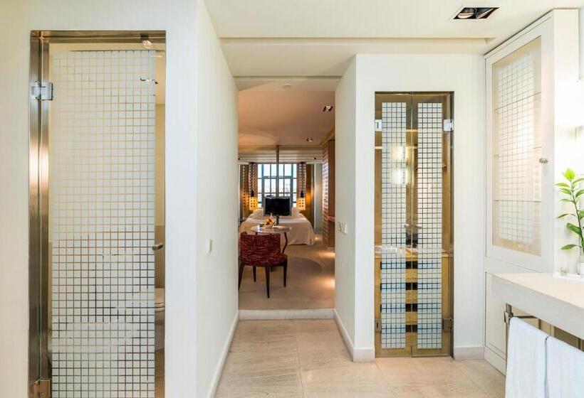 اتاق لوکس, Mim Sotogrande