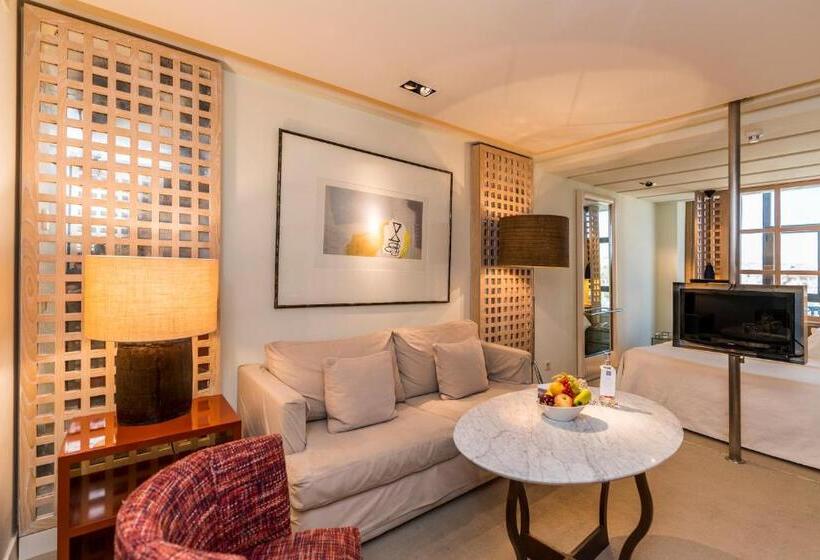 اتاق لوکس, Mim Sotogrande