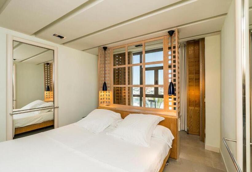 اتاق لوکس, Mim Sotogrande
