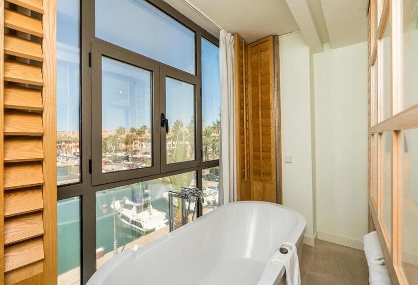 اتاق لوکس, Mim Sotogrande