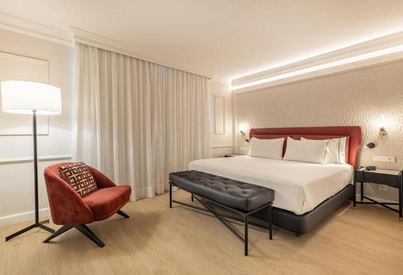 سوییت جونیور, Eurostars San Antón