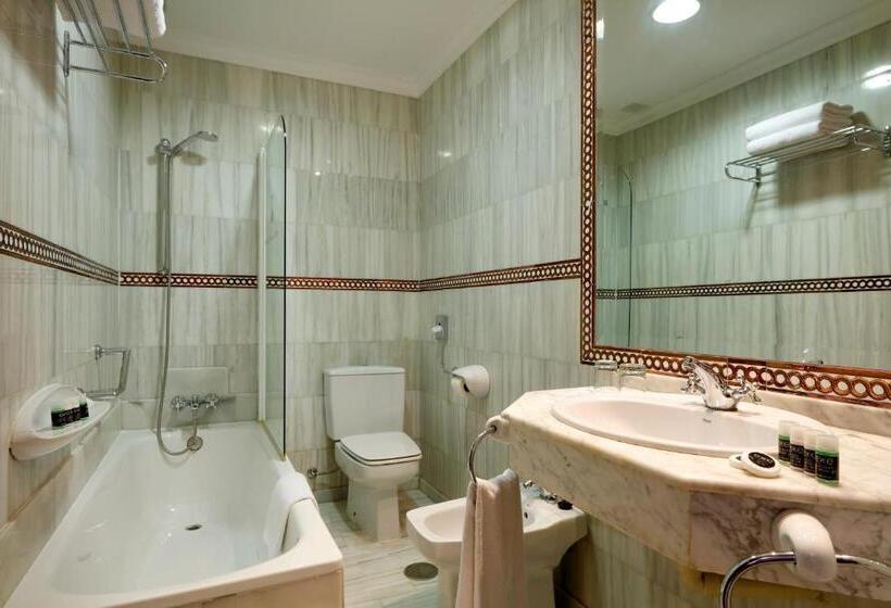 اتاق استاندارد سه نفره, Exe Triunfo Granada