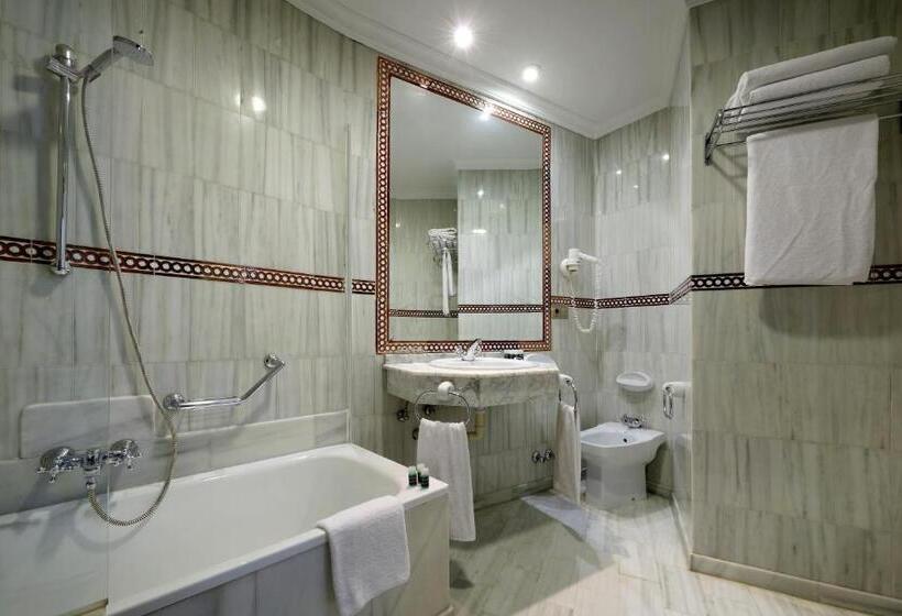 اتاق استاندارد سه نفره, Exe Triunfo Granada