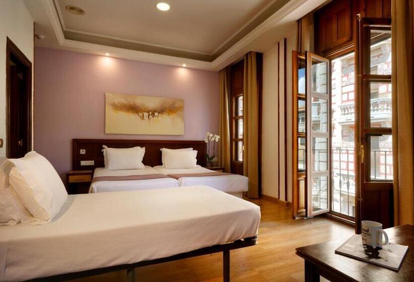 اتاق استاندارد سه نفره, Exe Triunfo Granada
