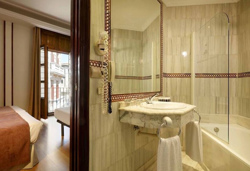 اتاق استاندارد سه نفره, Exe Triunfo Granada