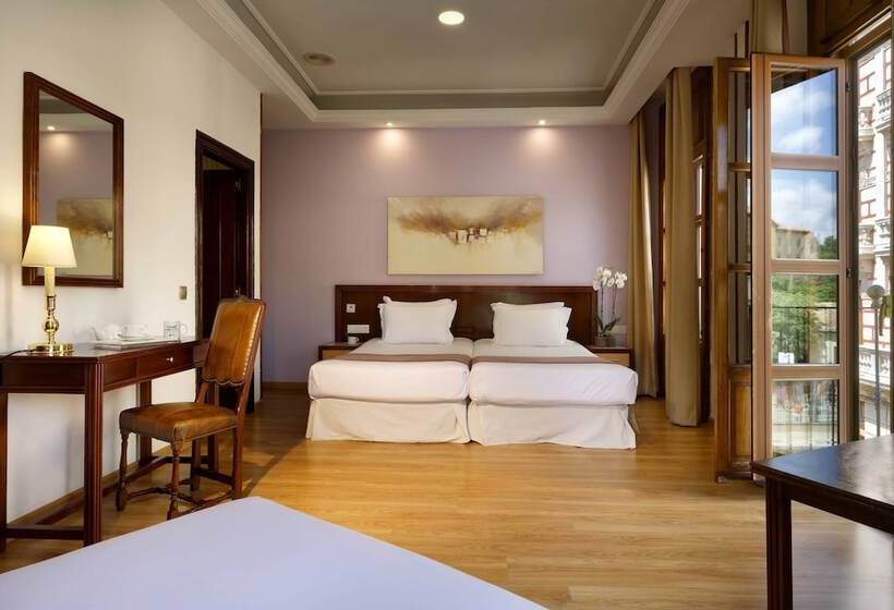 اتاق استاندارد سه نفره, Exe Triunfo Granada