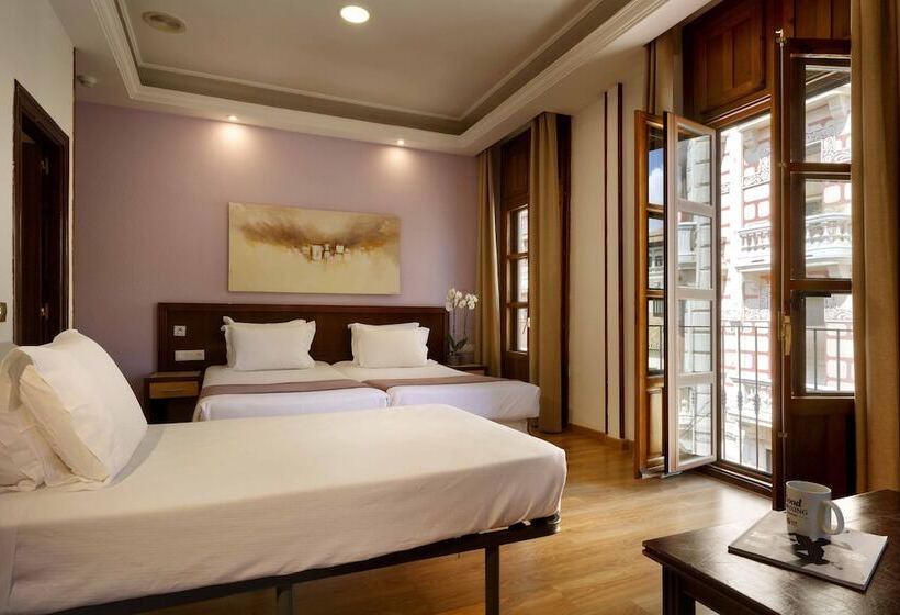 اتاق استاندارد سه نفره, Exe Triunfo Granada