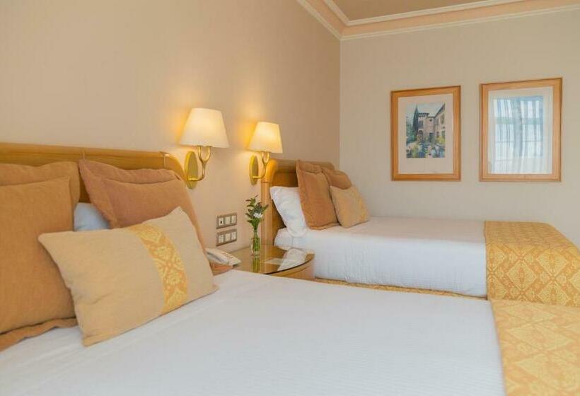 חדר משפחתי, Gran Hotel Los Abetos