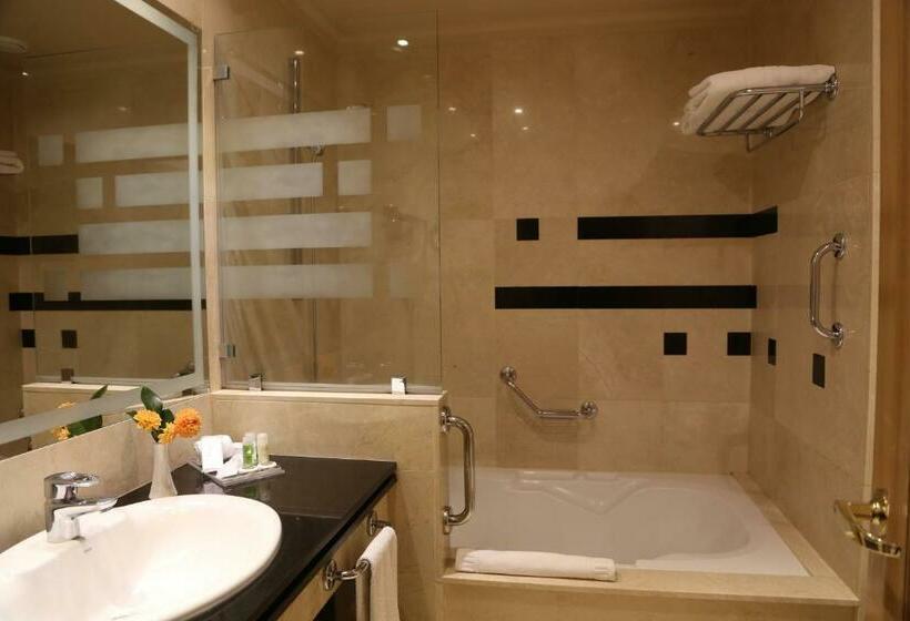 חדר משפחתי, Gran Hotel Los Abetos