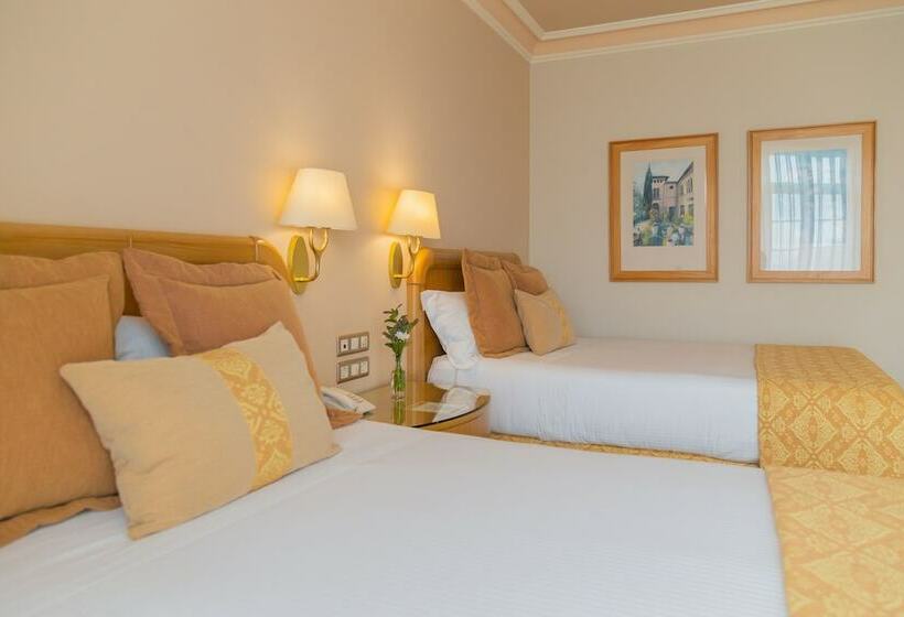 חדר משפחתי, Gran Hotel Los Abetos