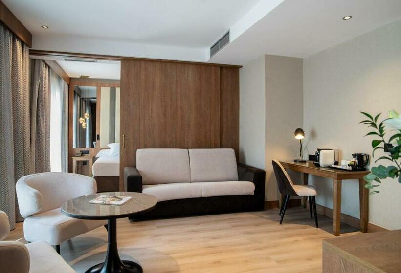 Junior Suite, Granada Center