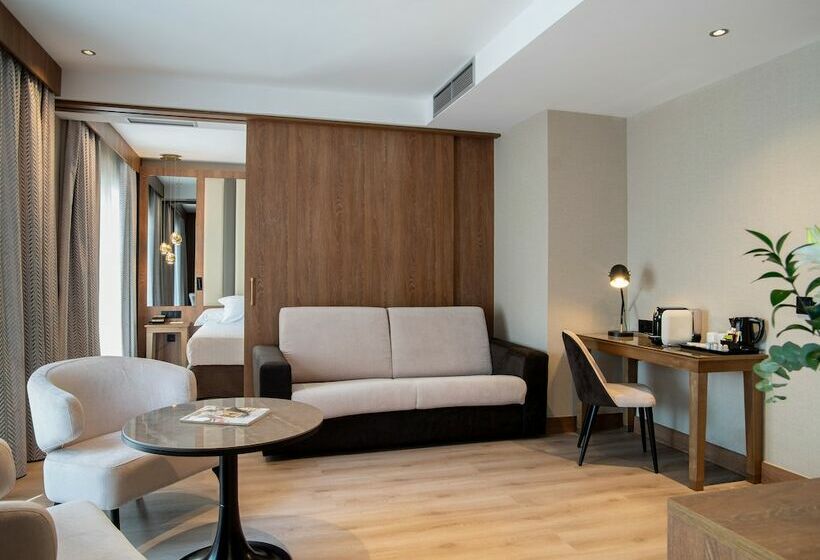 Junior Suite, Granada Center