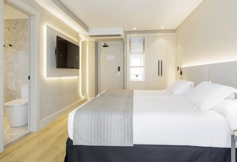 Superior Triple Room, Ilunion San Sebastian