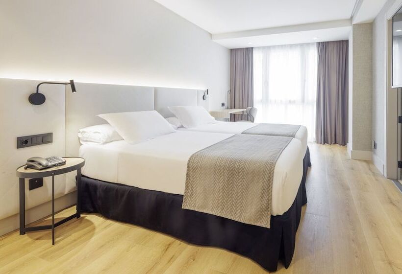 Superior Triple Room, Ilunion San Sebastian