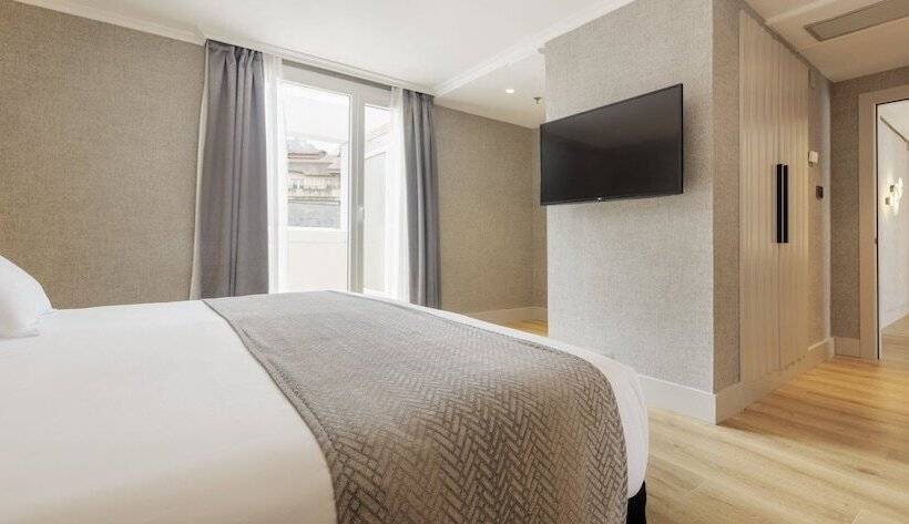 Superior Triple Room, Ilunion San Sebastian