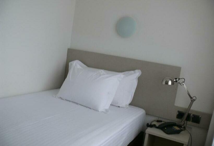 Standard Single Room, Los Angeles