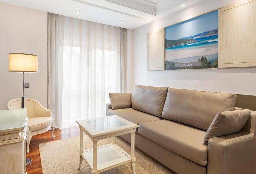 Family Room, Melia Maria Pita