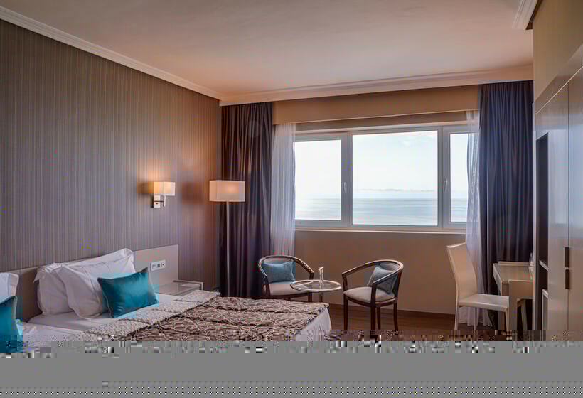 חדר סטנדרט לשלושה, Mercure Monte Igueldo