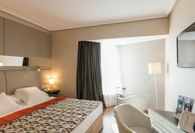 חדר סטנדרט לשלושה, Mercure Monte Igueldo