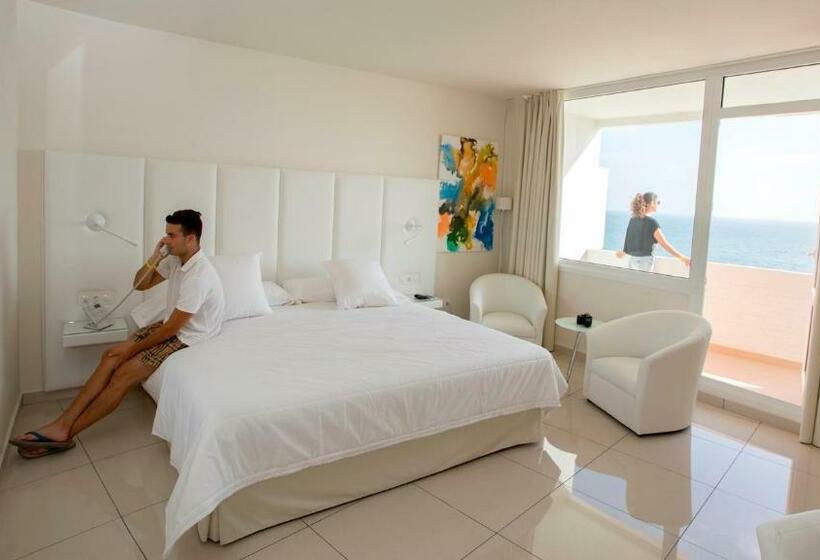 Deluxe Szoba Kind Size Bed, On Hotels Oceanfront