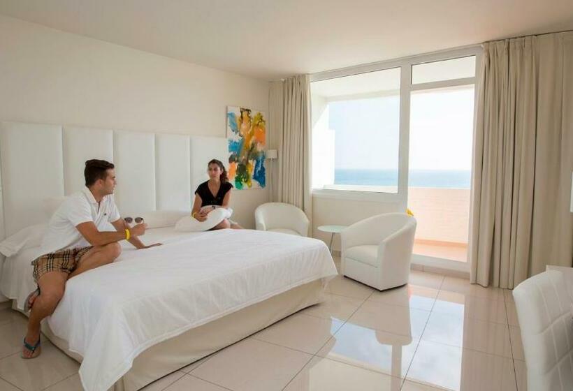Deluxe Szoba Kind Size Bed, On Hotels Oceanfront