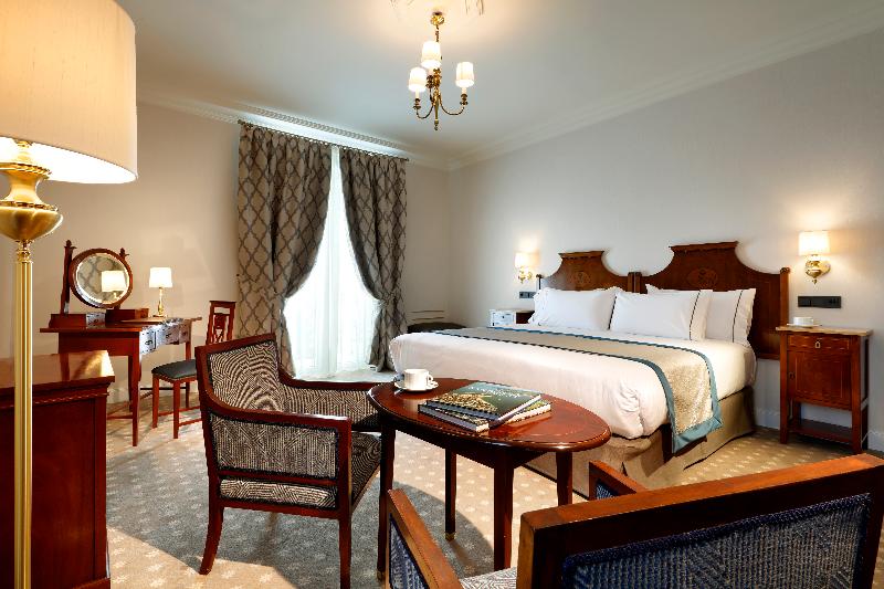 سوییت جونیور, Eurostars Hotel Real