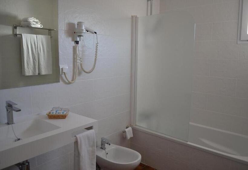 Standard Triple Room with Terrace, S´aguarda