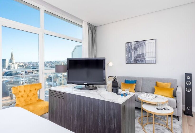 جناح جونيور مزوَّد بتراس, San Sebastián Orly, Affiliated By Meliá