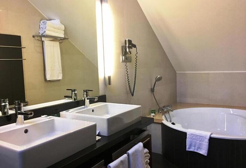 سوییت جونیور, Sommos Hotel Aneto