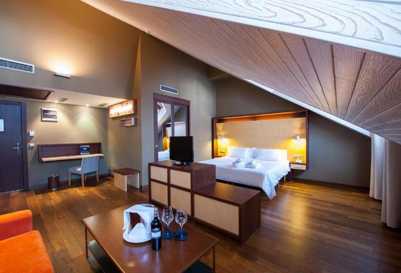 سوییت جونیور, Sommos Hotel Aneto