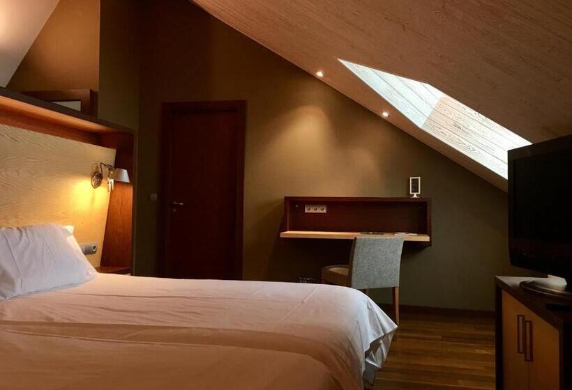 سوییت جونیور, Sommos Hotel Aneto