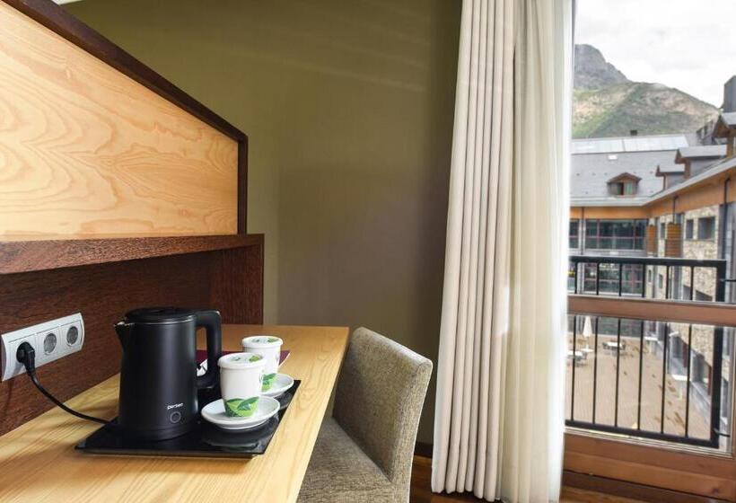 اتاق استاندارد یک نفره, Sommos Hotel Aneto