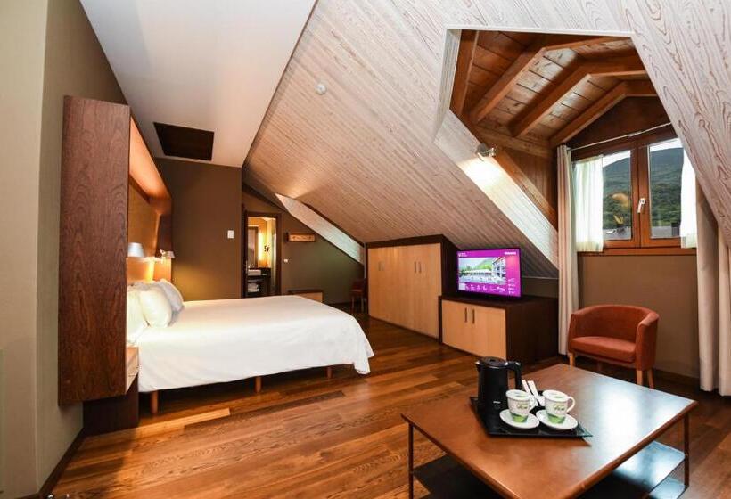 سوئیت جونیور خانوادگی, Sommos Hotel Aneto