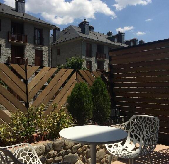 اتاق استاندارد با تراس, Sommos Hotel Aneto