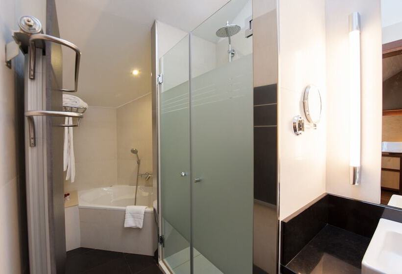 سوئیت جونیور خانوادگی, Sommos Hotel Aneto