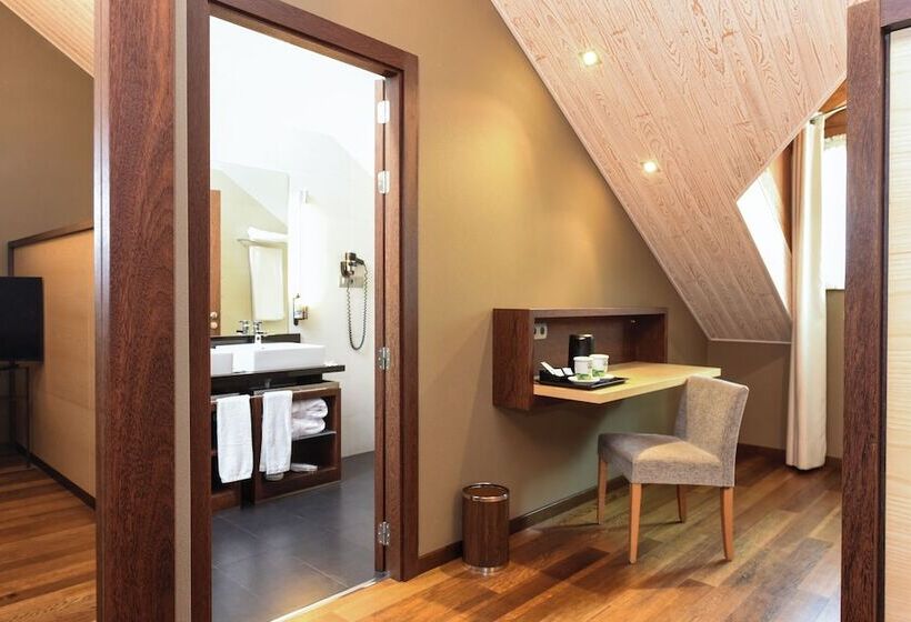 سوئیت جونیور خانوادگی, Sommos Hotel Aneto