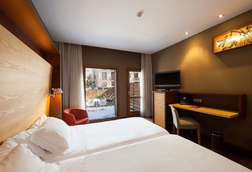 اتاق استاندارد با تراس, Sommos Hotel Aneto