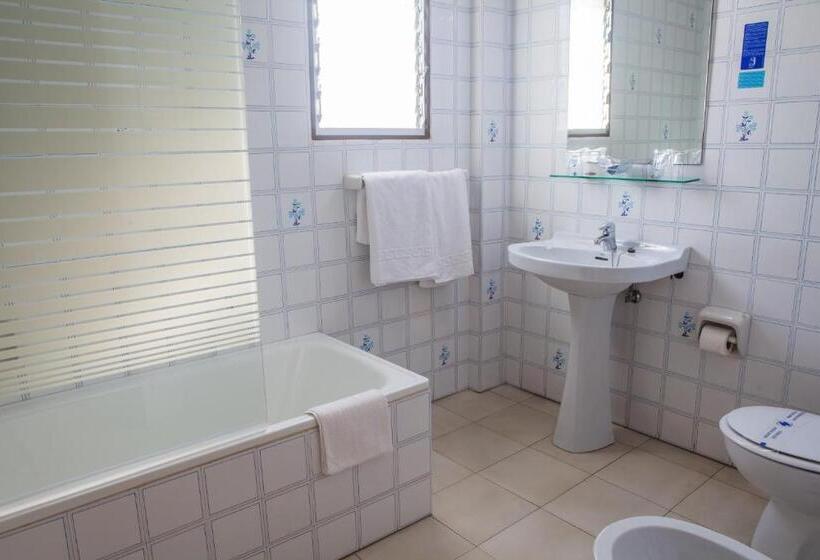 Standard Triple Room, Tres Jotas Conil