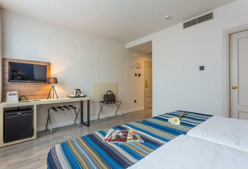 اتاق استاندارد سه نفره, DWO Urban Granada