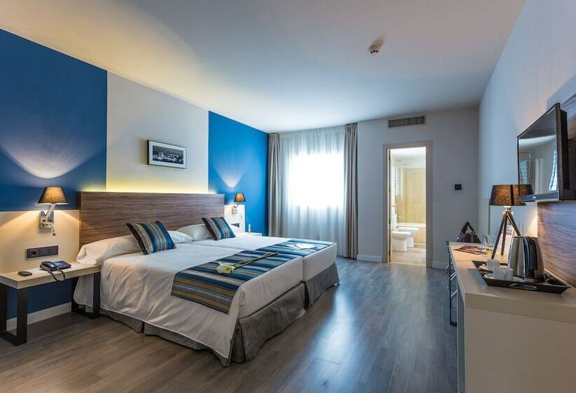 Standard Triple Room, Urban Dream Granada