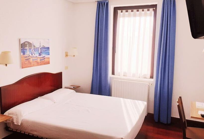 Standard Single Room, Zarauz