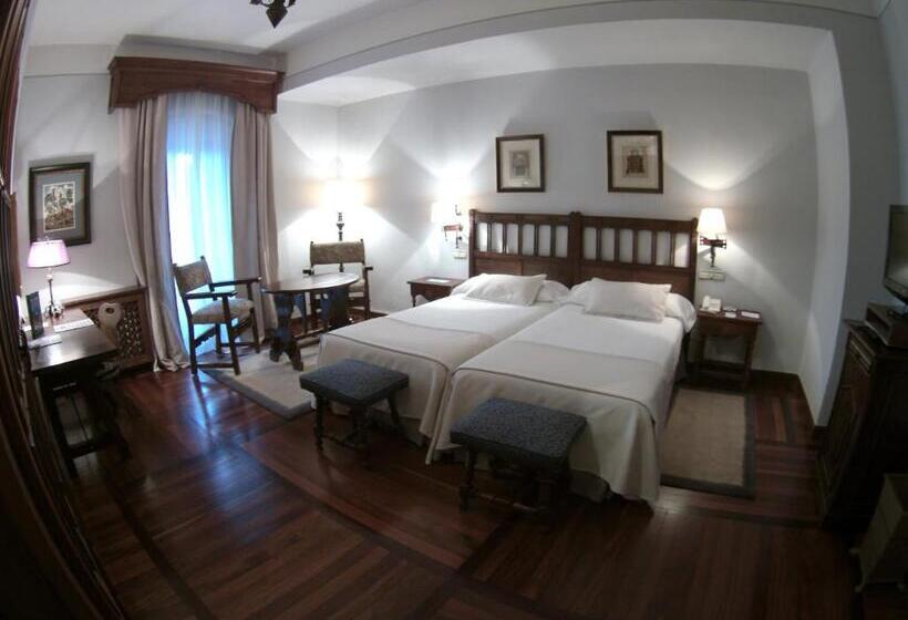 Chambre Supérieure, Parador De Santiago De Compostela