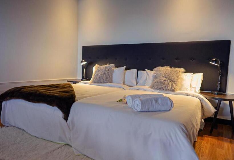 Suite with lake view, Hita