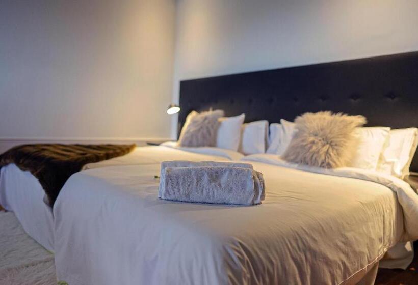 Suite with lake view, Hita