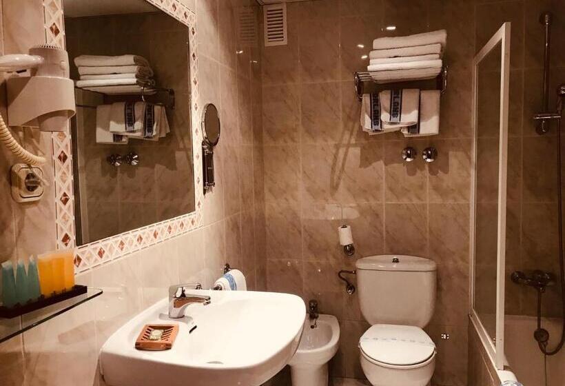 اتاق استاندارد سه تخته با بالکن, Casa Morlans 3000