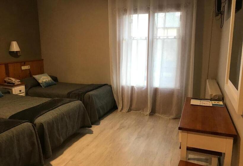 اتاق استاندارد سه تخته با بالکن, Casa Morlans 3000