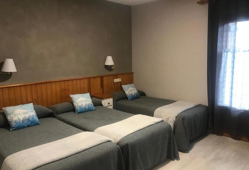 اتاق استاندارد سه تخته با بالکن, Casa Morlans 3000