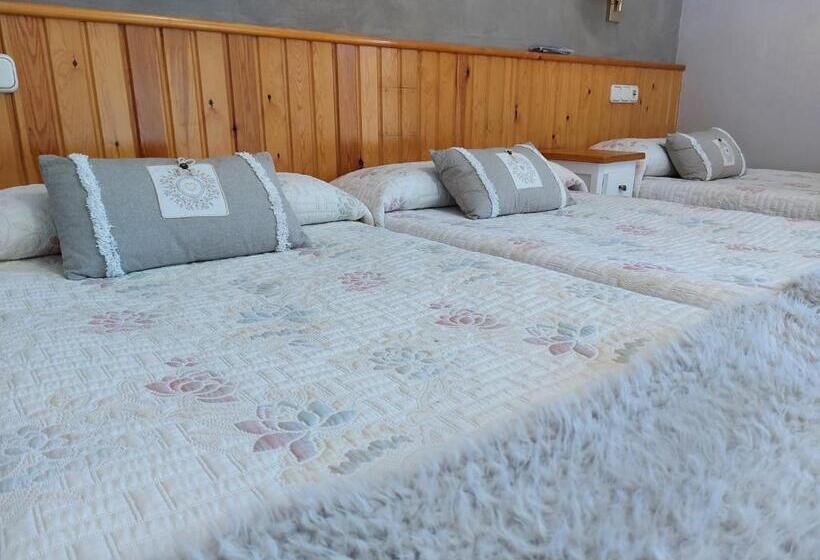 اتاق استاندارد سه تخته با بالکن, Casa Morlans 3000